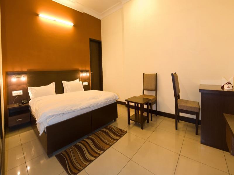Click Hotel Kohinoor, Лудяна Екстериор снимка