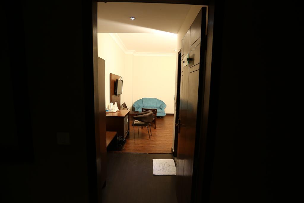Click Hotel Kohinoor, Лудяна Екстериор снимка