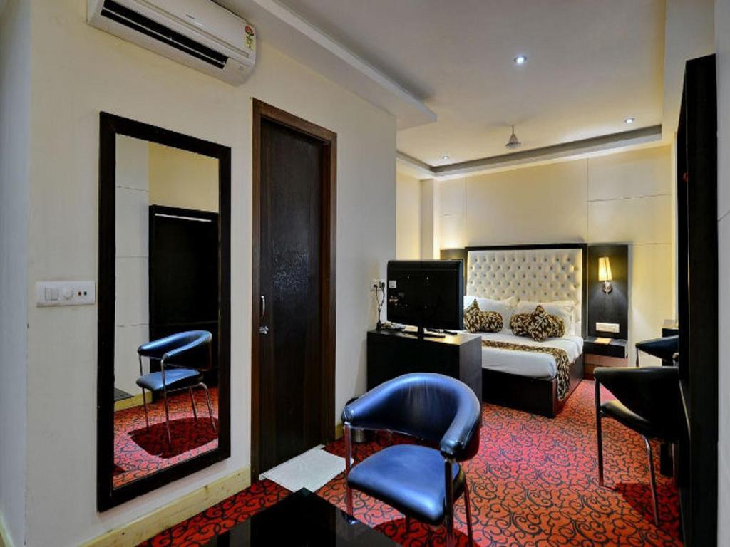 Click Hotel Kohinoor, Лудяна Екстериор снимка